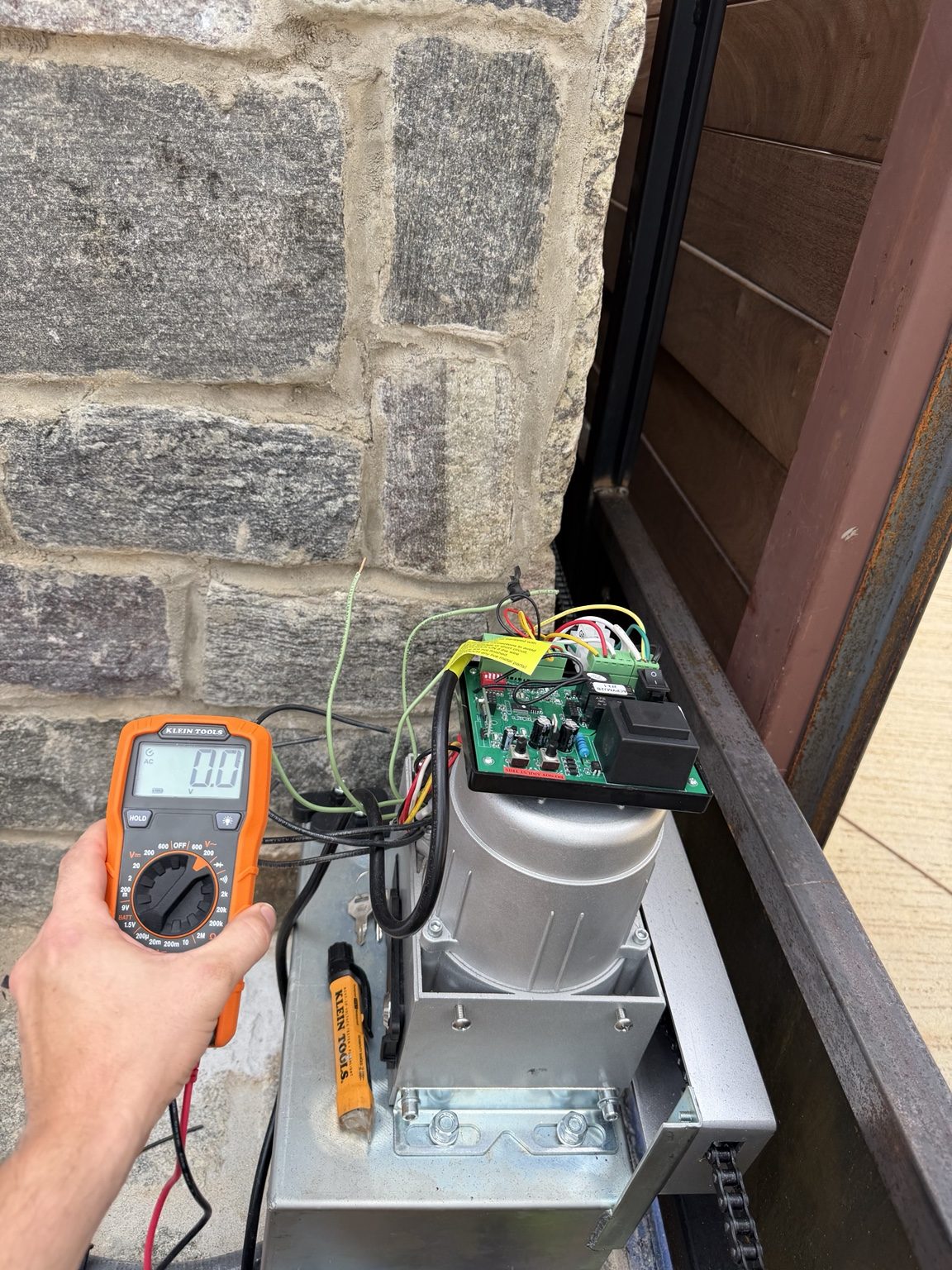 Troubleshooting a gate operator with a multimeter